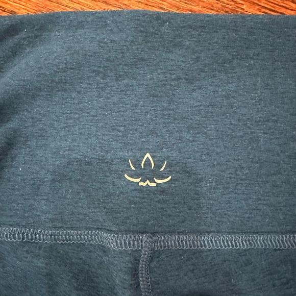 Beyond Yoga Spacedye Shine On High Waisted Midi Legging - Small - Picture 6 of 6